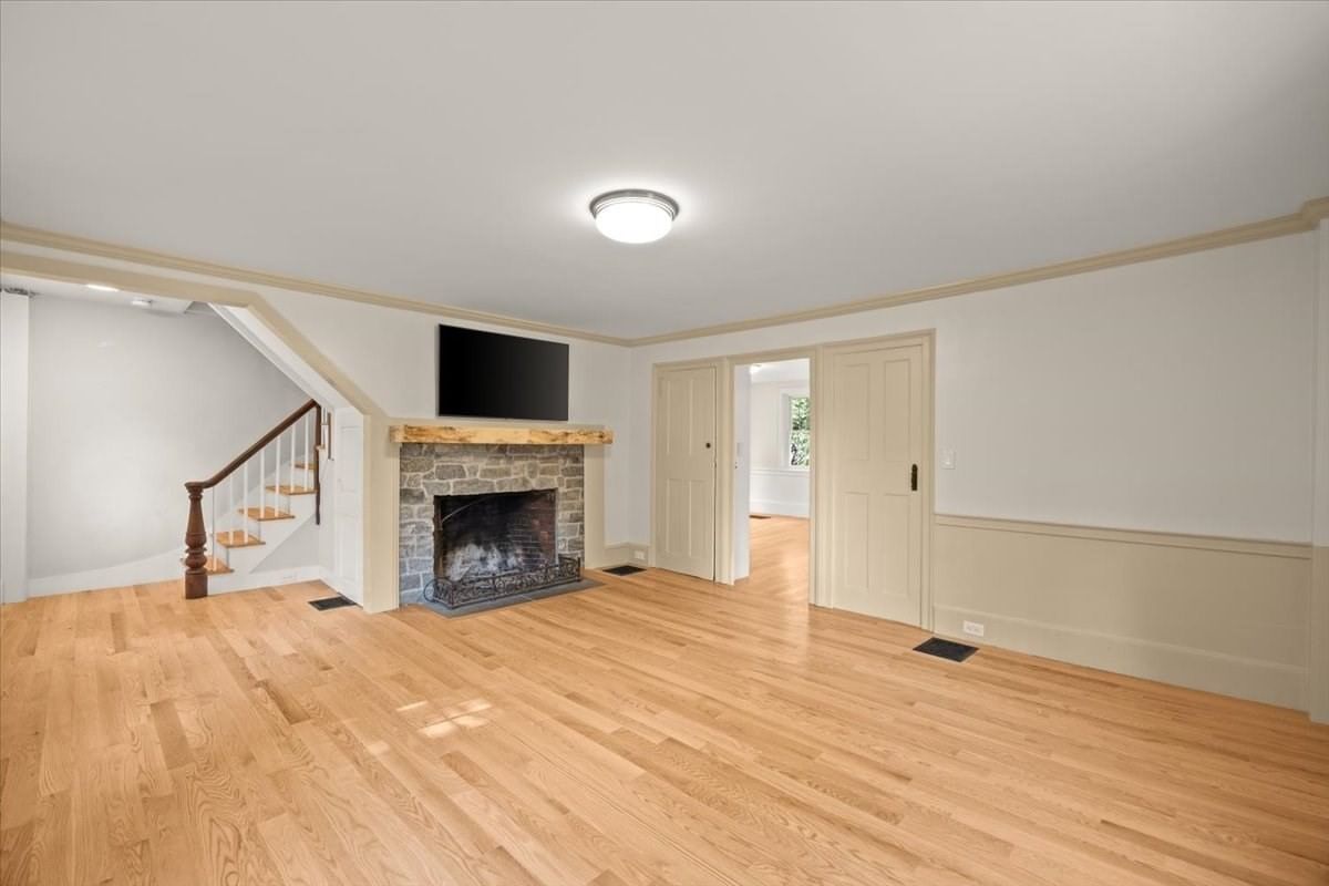 449 Parsonage St Marshfield — Photo 5 of 12