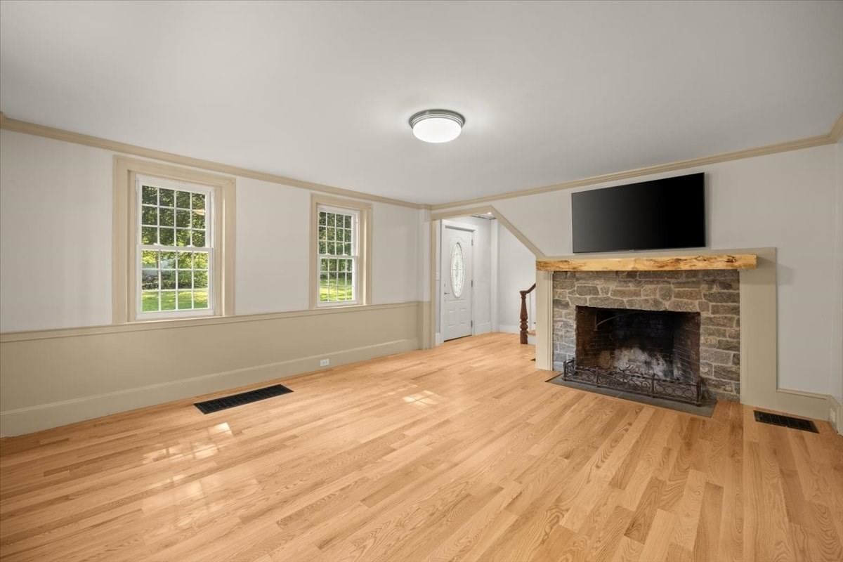 449 Parsonage St Marshfield — Photo 6 of 12