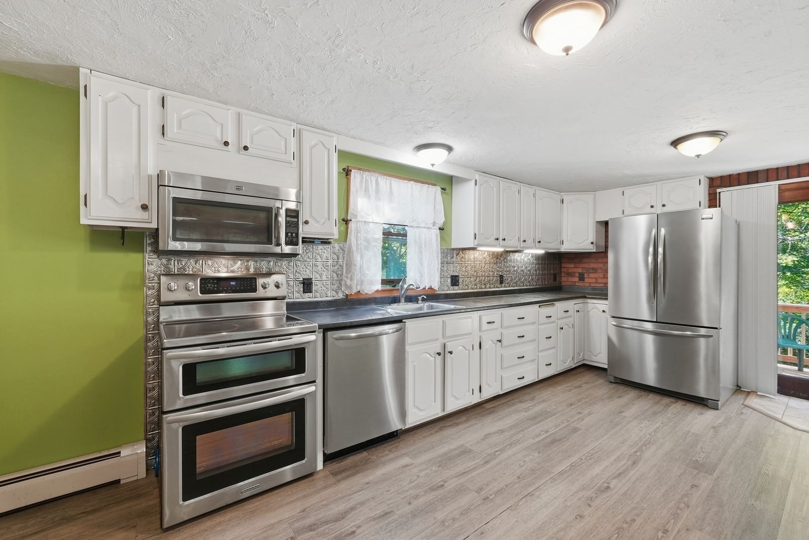 221 Pierce Rd West Brookfield — Photo 5 of 41