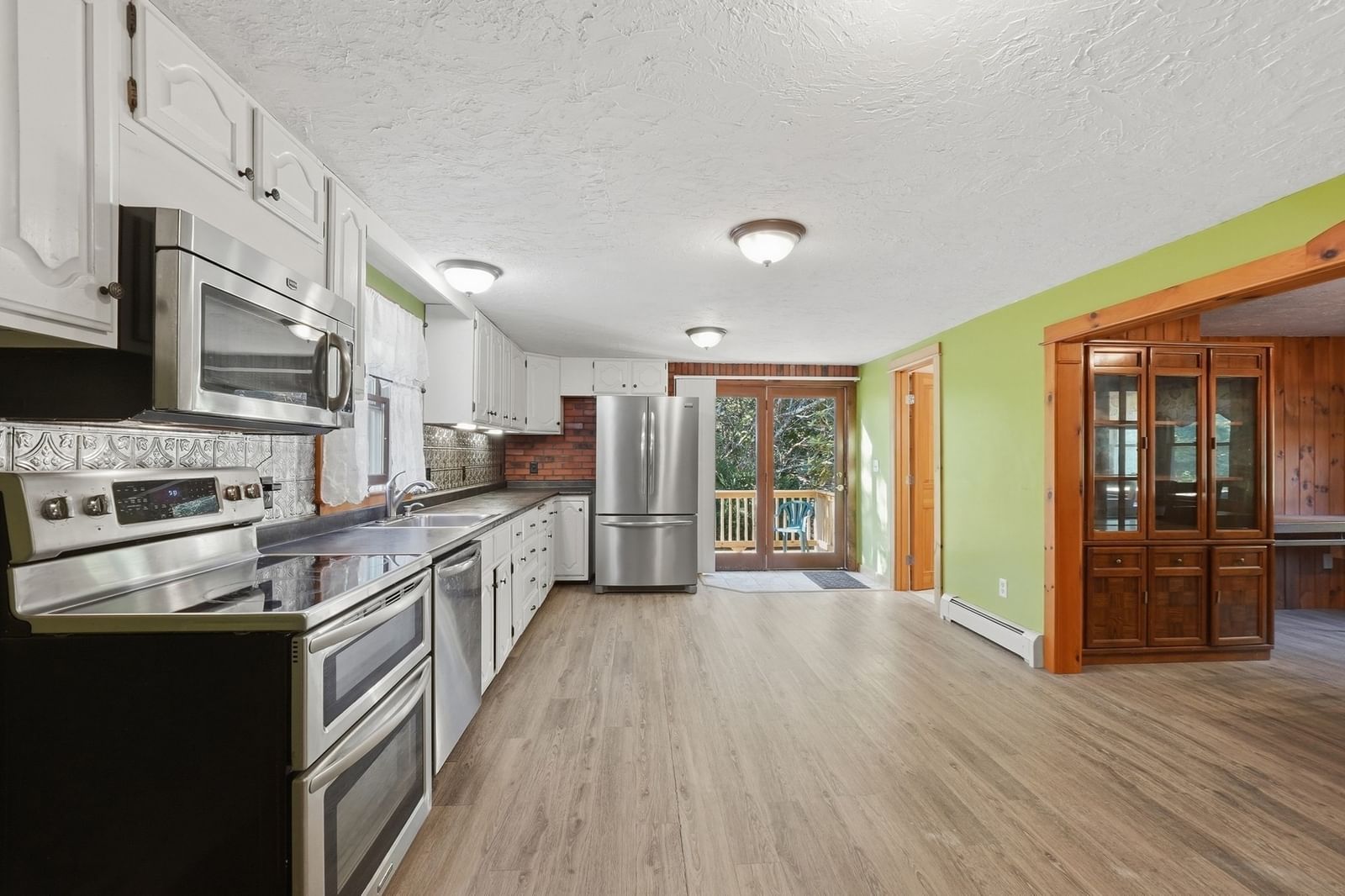 221 Pierce Rd West Brookfield — Photo 7 of 41