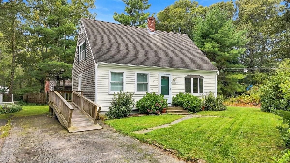 Property at 37 Gooseberry Ln, Barnstable, MA 02648