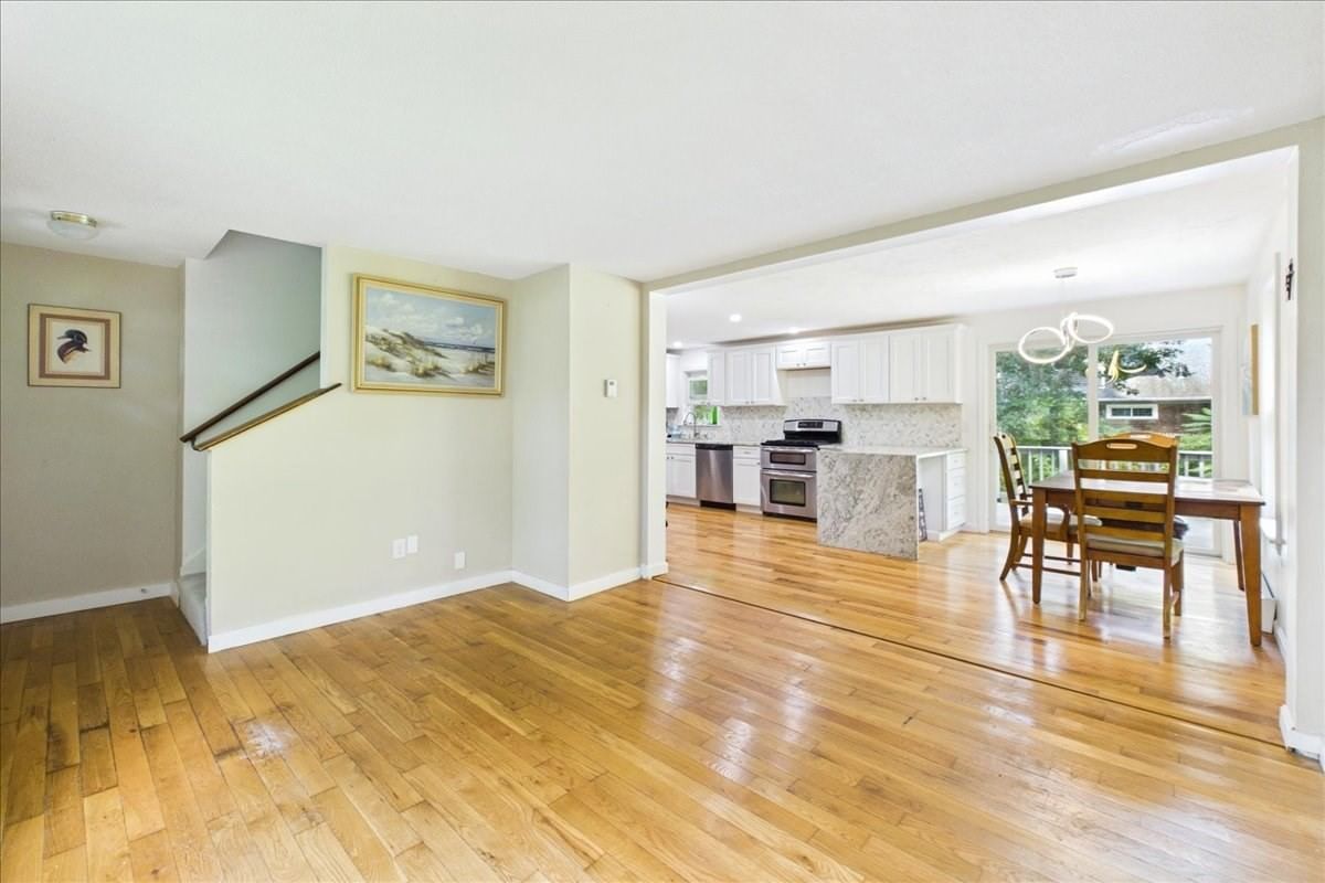 37 Gooseberry Ln Barnstable — Photo 3 of 23