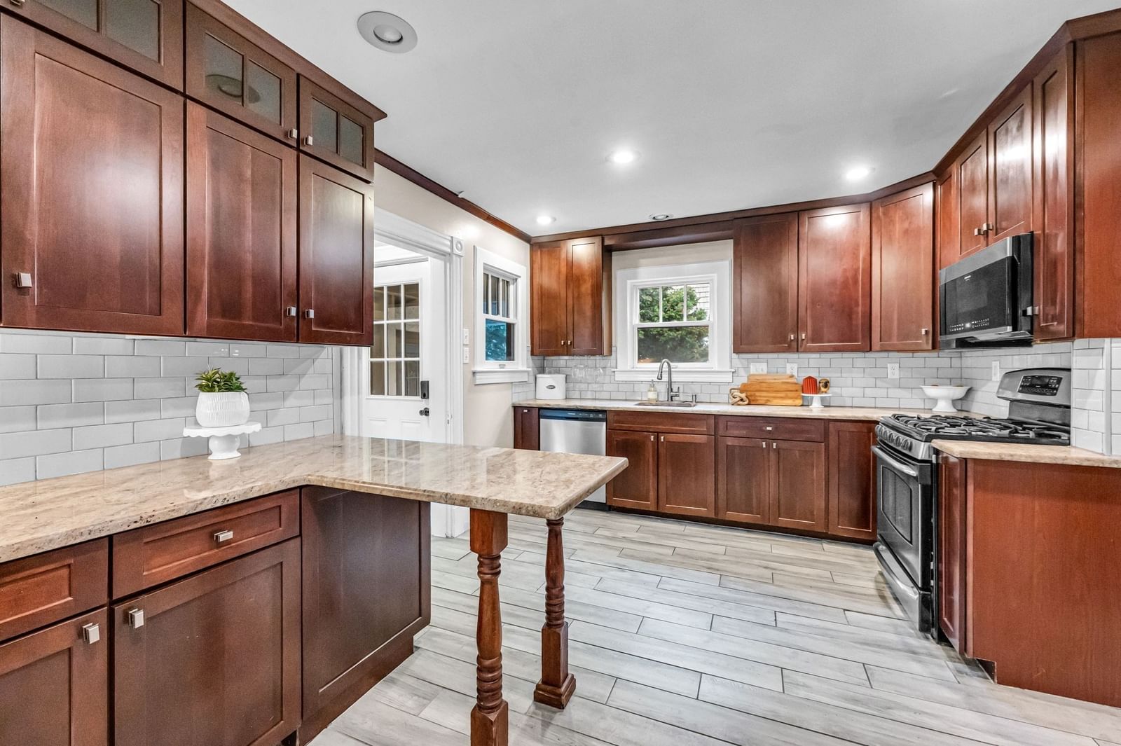 22 S Park Ave Longmeadow — Photo 9 of 42