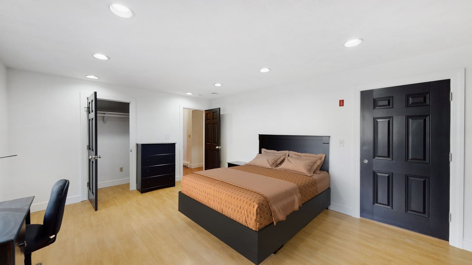 655 South St Waltham — Photo 14 of 19