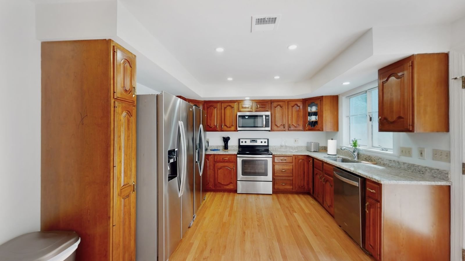655 South St Waltham — Photo 4 of 19