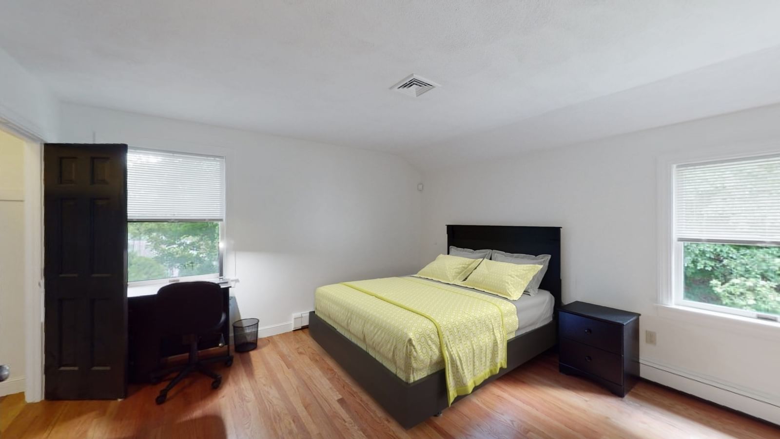 655 South St Waltham — Photo 8 of 19