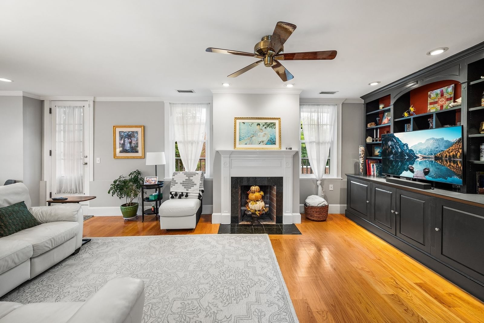 54 Chestnut St #3 Boston — Photo 2 of 31