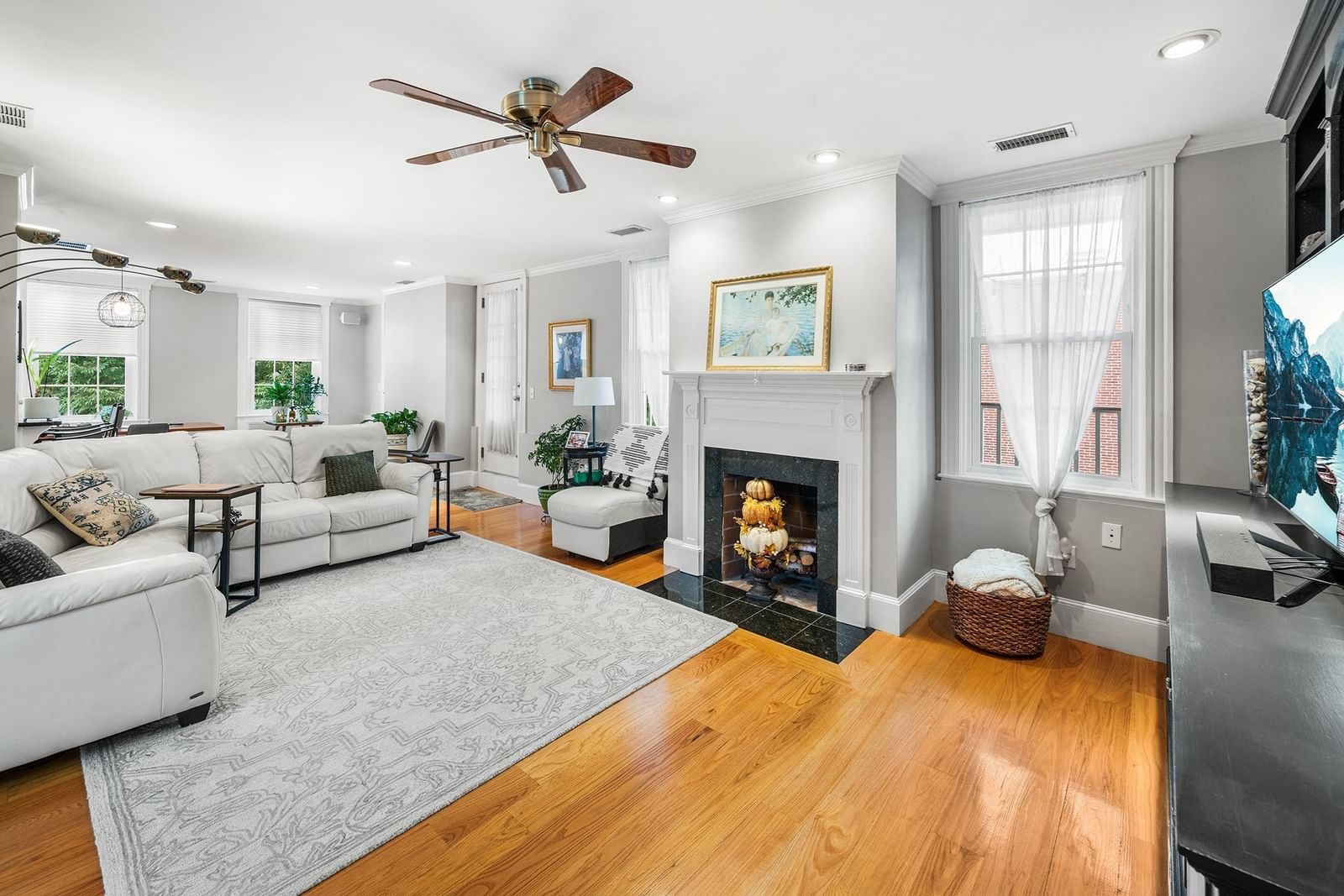 54 Chestnut St #3 Boston — Photo 3 of 31