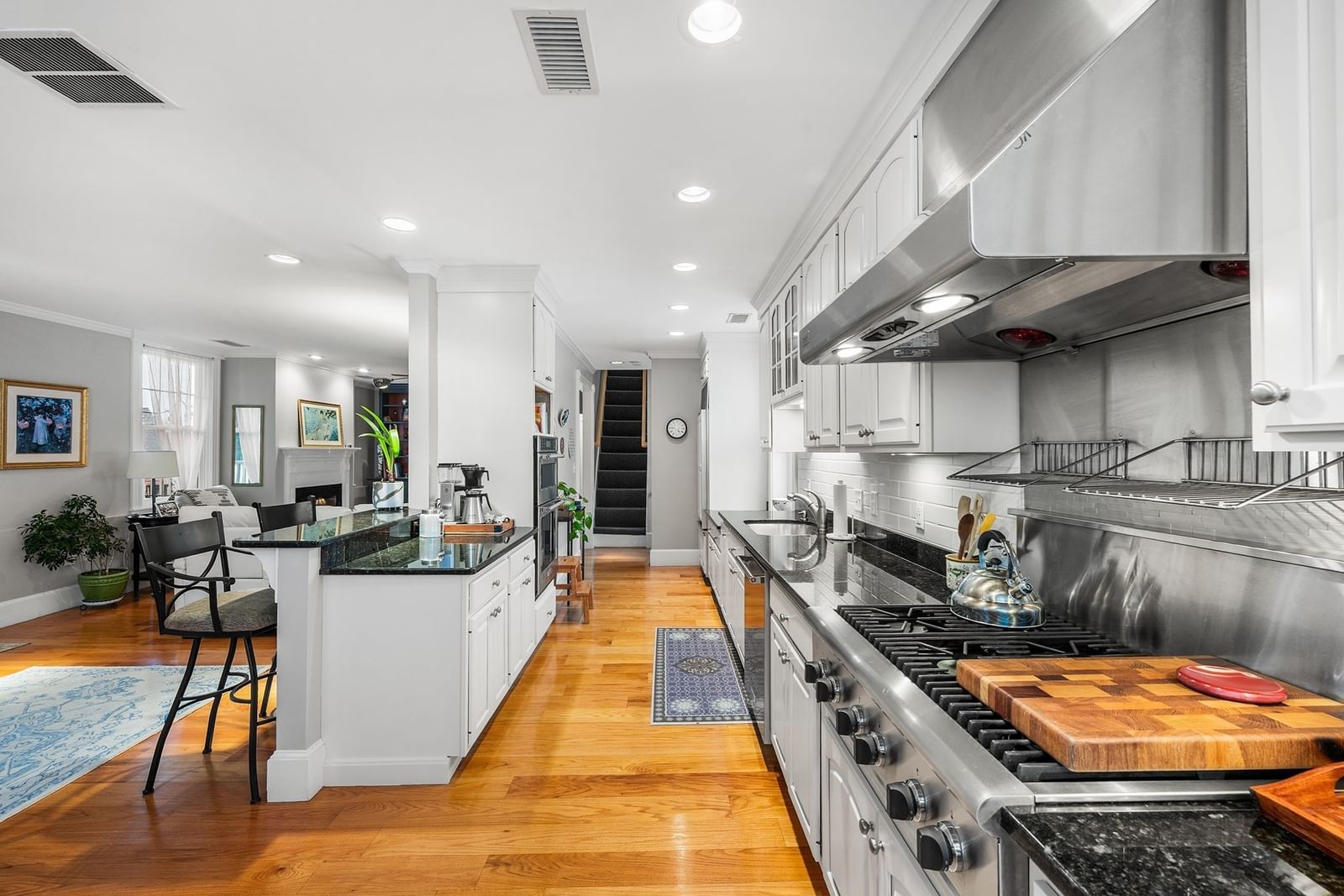 54 Chestnut St #3 Boston — Photo 8 of 31