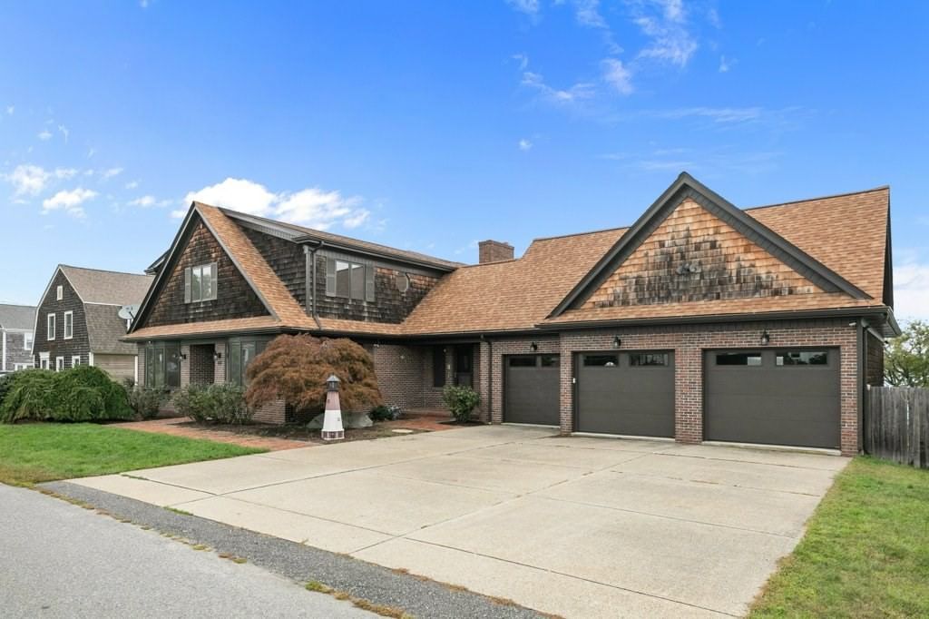 68 Seaview Ave Swansea — Photo 3 of 40