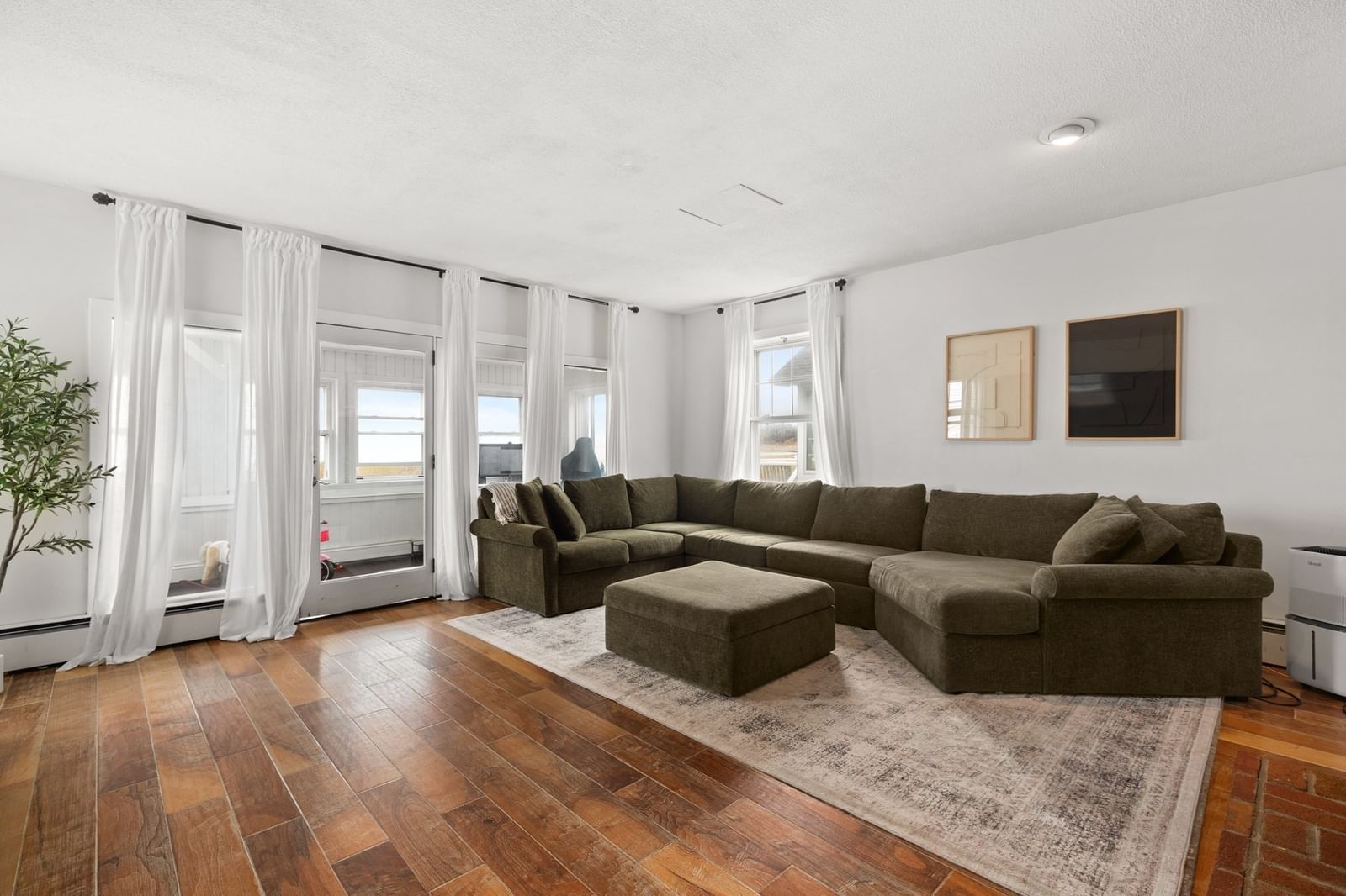 129 Strandway Winthrop — Photo 3 of 34