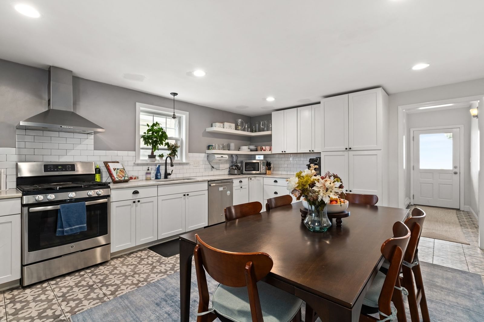 129 Strandway Winthrop — Photo 5 of 34