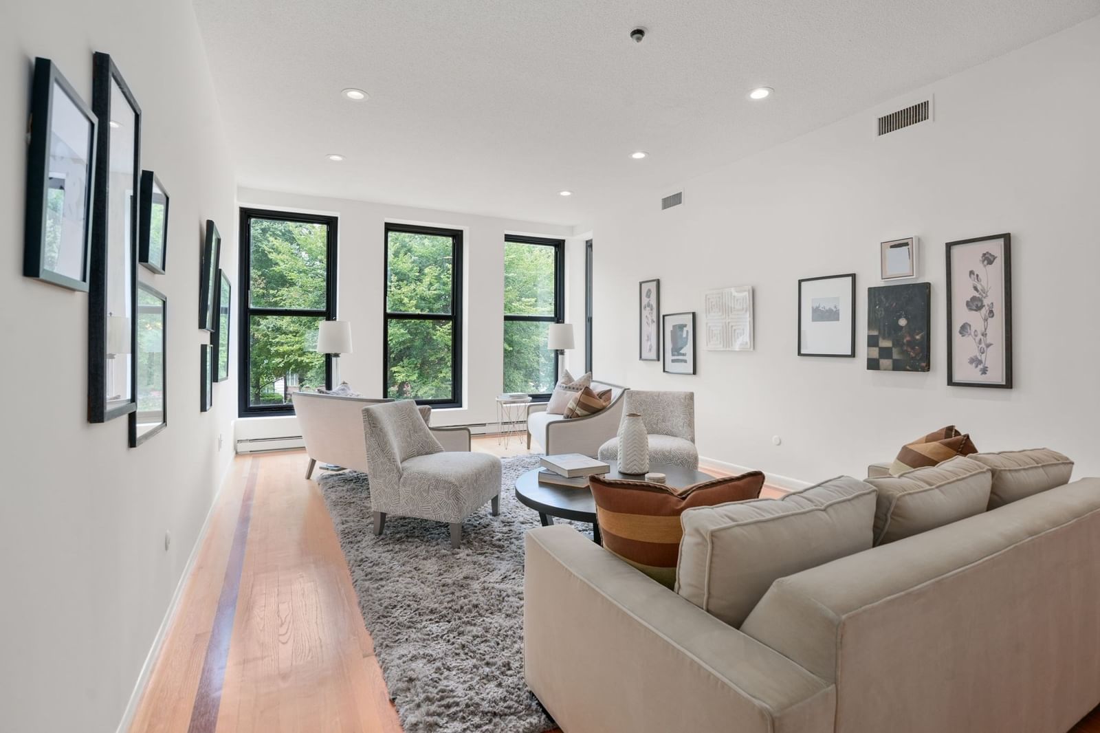 160 Commonwealth Avenue #218 Boston — Photo 2 of 28