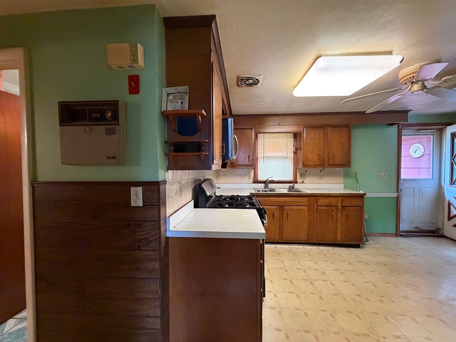 27 Dillon St Worcester — Photo 7 of 34