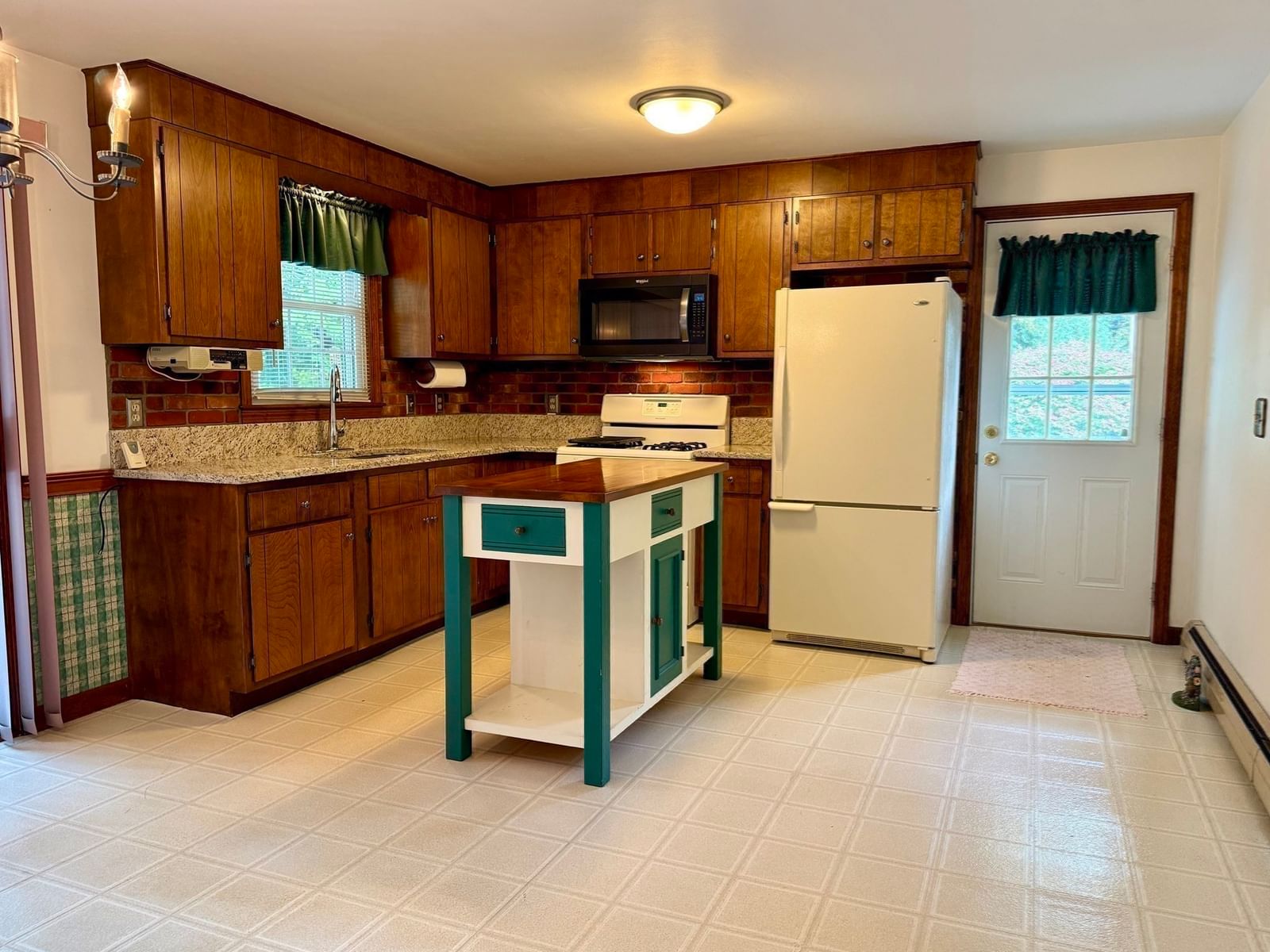 66 Debbie Dr Leominster — Photo 16 of 42