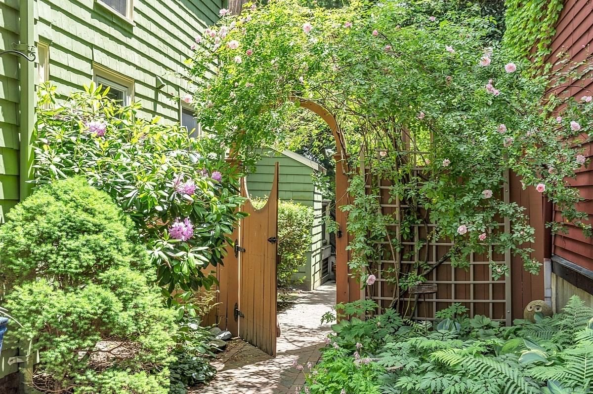 12 Salem St Cambridge — Photo 2 of 27