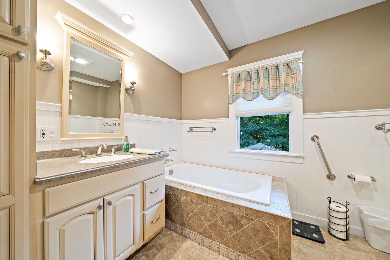 37 Theresa Rd Quincy — Photo 19 of 38