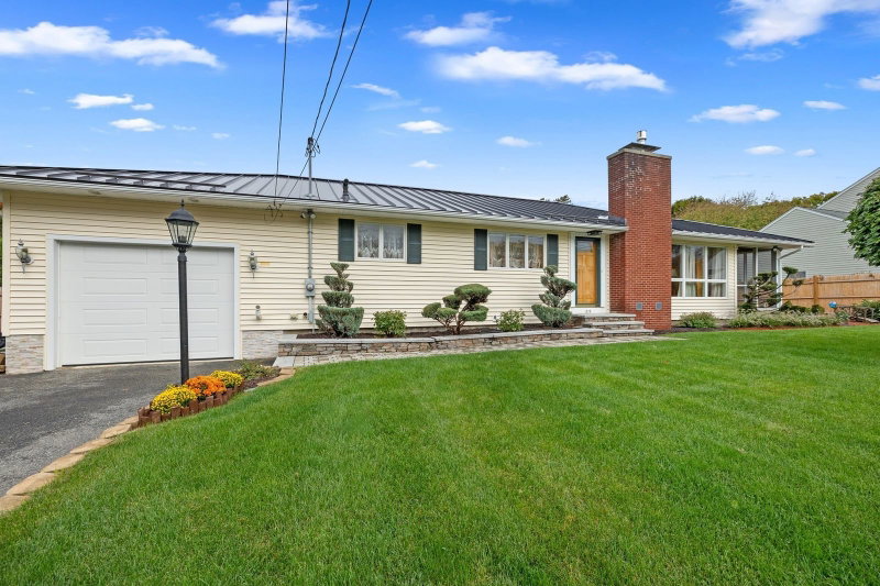 39 Adams Ave