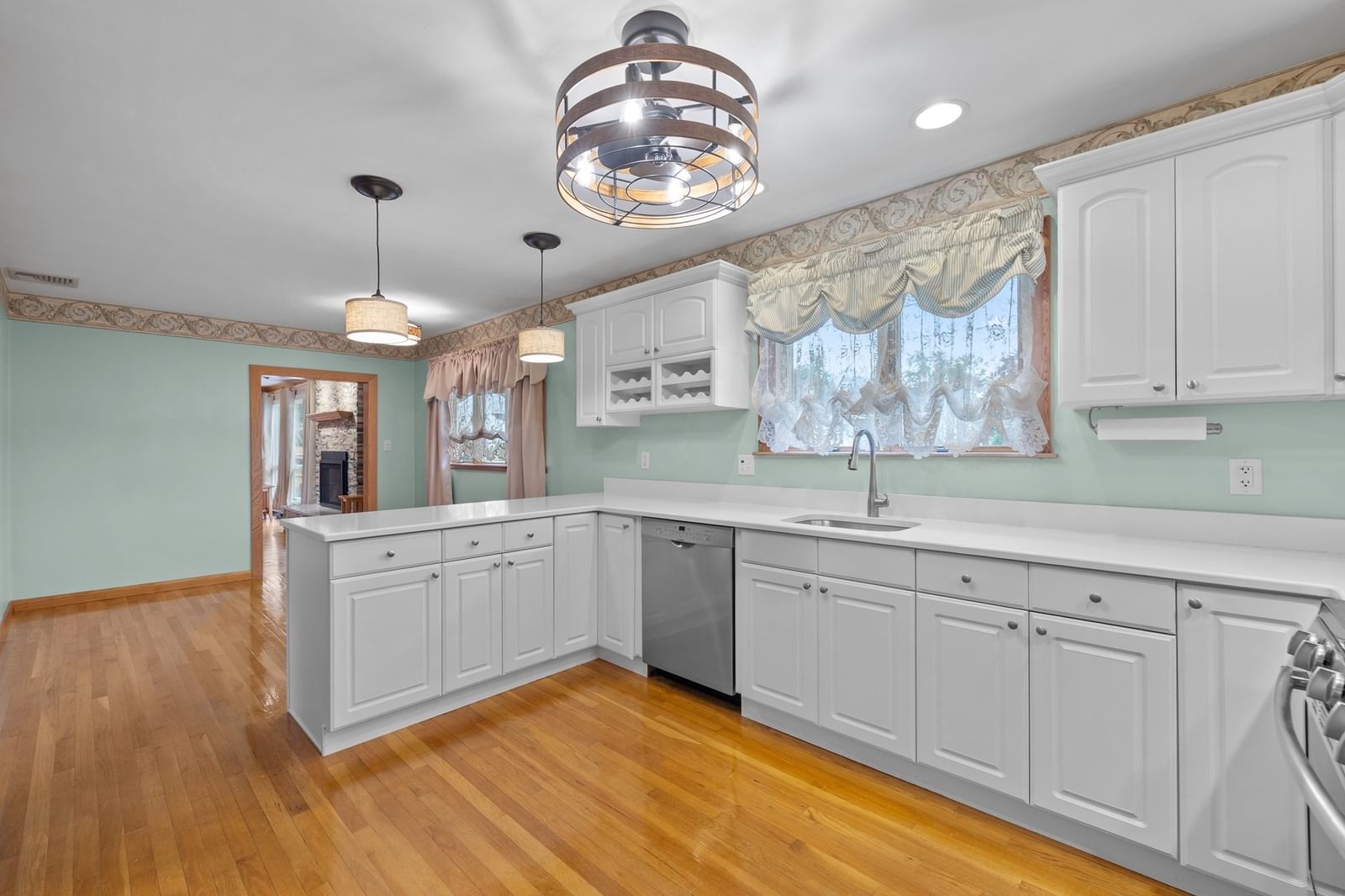 39 Adams Ave North Andover — Photo 10 of 29