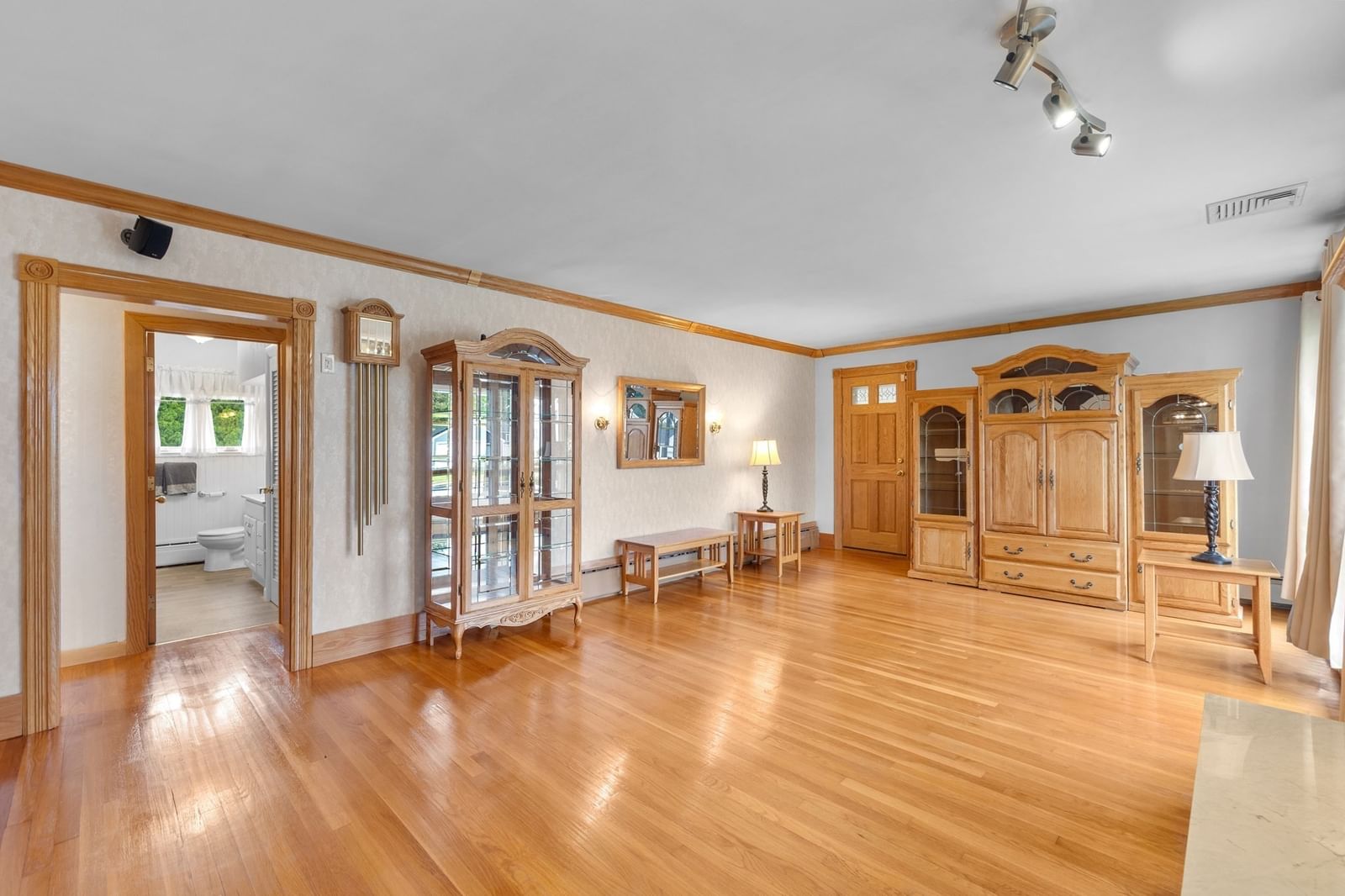 39 Adams Ave North Andover — Photo 3 of 29