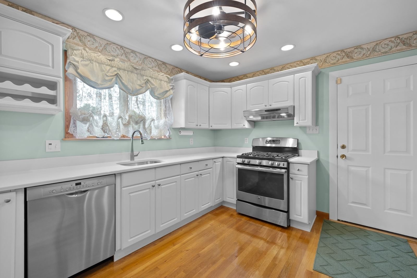 39 Adams Ave North Andover — Photo 9 of 29