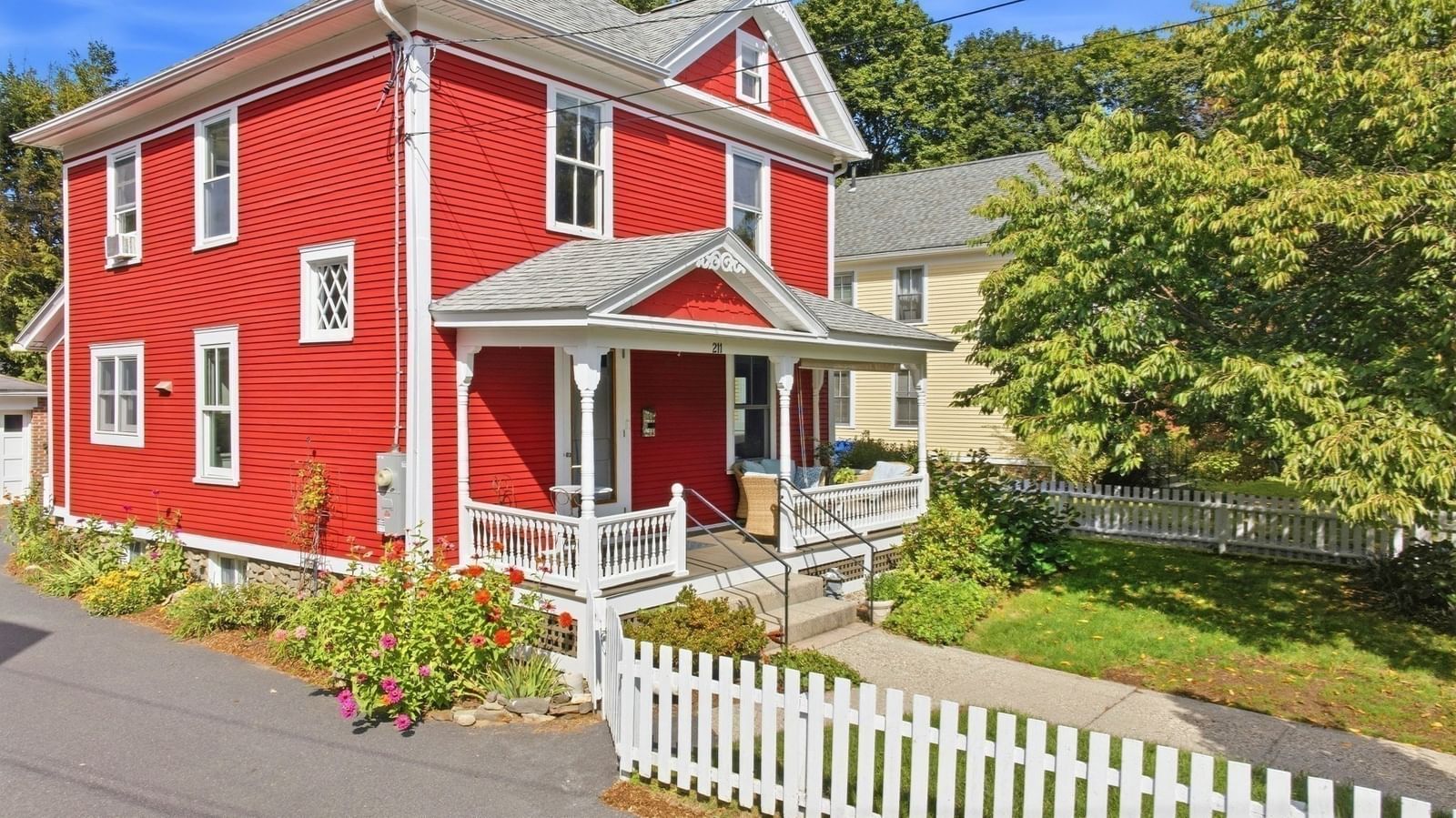 211 Crescent St Northampton — Photo 32 of 42