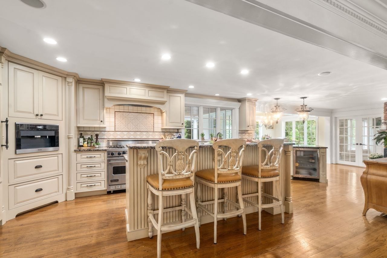 674 South Street Shrewsbury — Photo 3 of 42