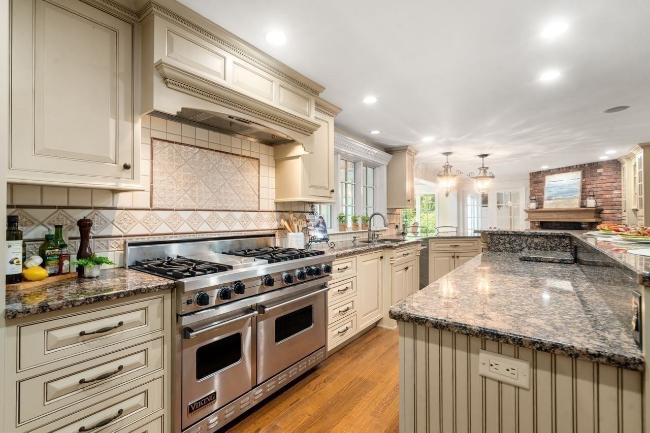 674 South Street Shrewsbury — Photo 5 of 42