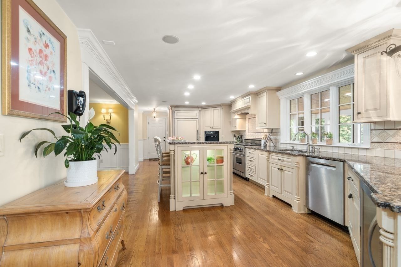 674 South Street Shrewsbury — Photo 6 of 42