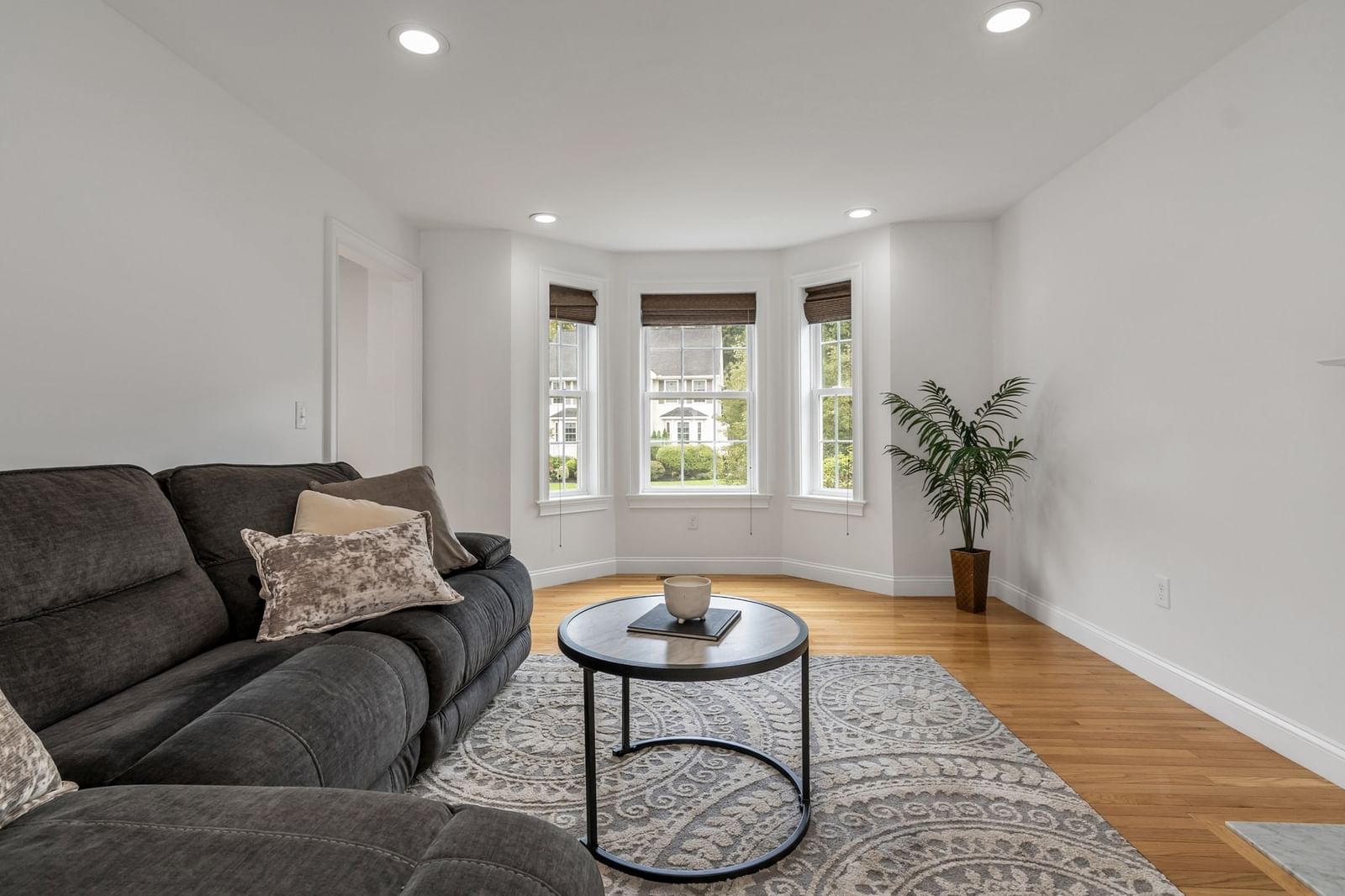 1 Kerrigan Way Woburn — Photo 3 of 25