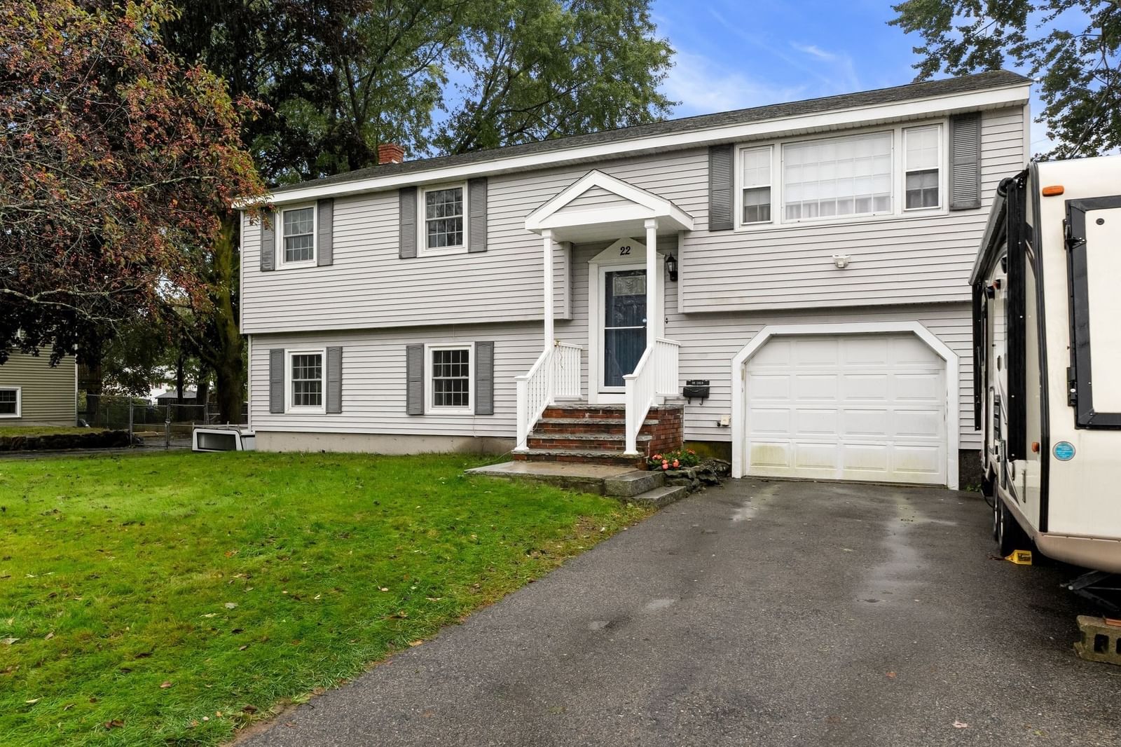 22 Crestshire Drive Lawrence — Photo 2 of 34