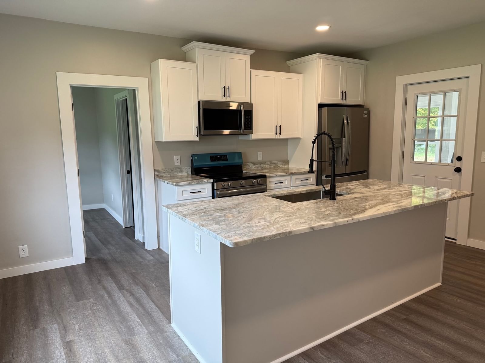 221 Aldrich Street Belchertown — Photo 5 of 30