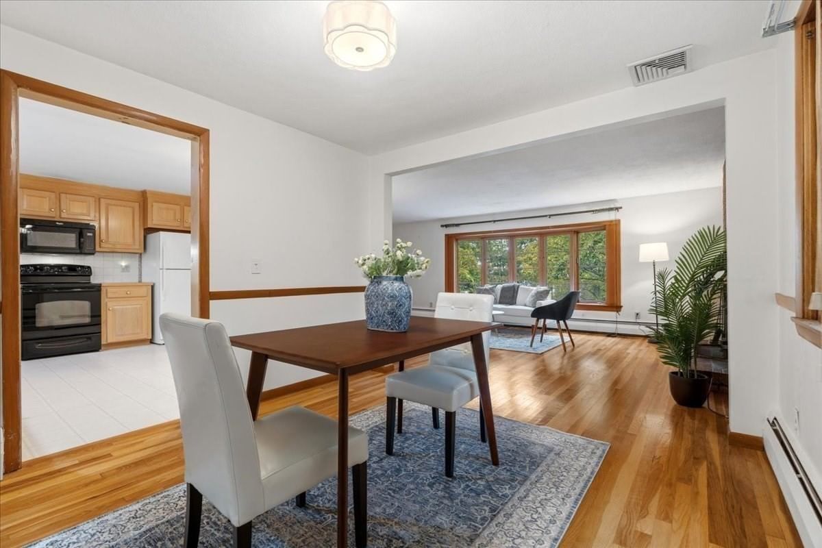 26 Arlington Road Burlington — Photo 4 of 23