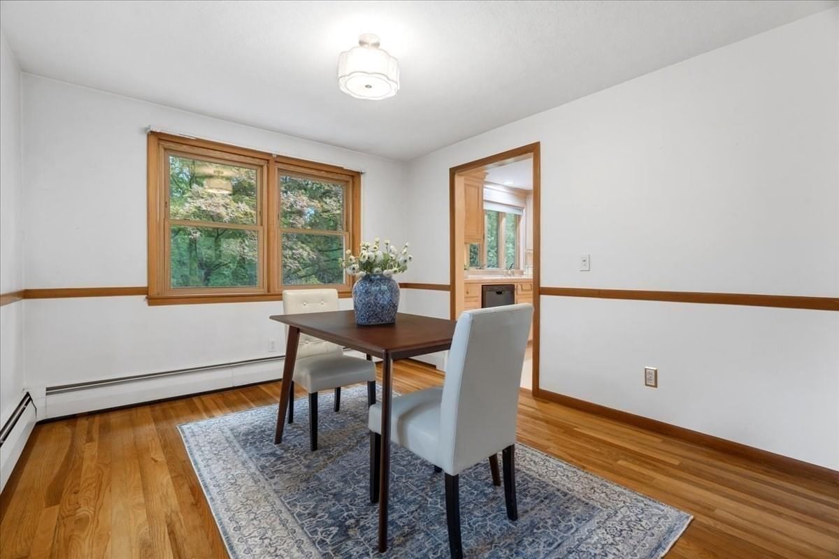 26 Arlington Road Burlington — Photo 7 of 23