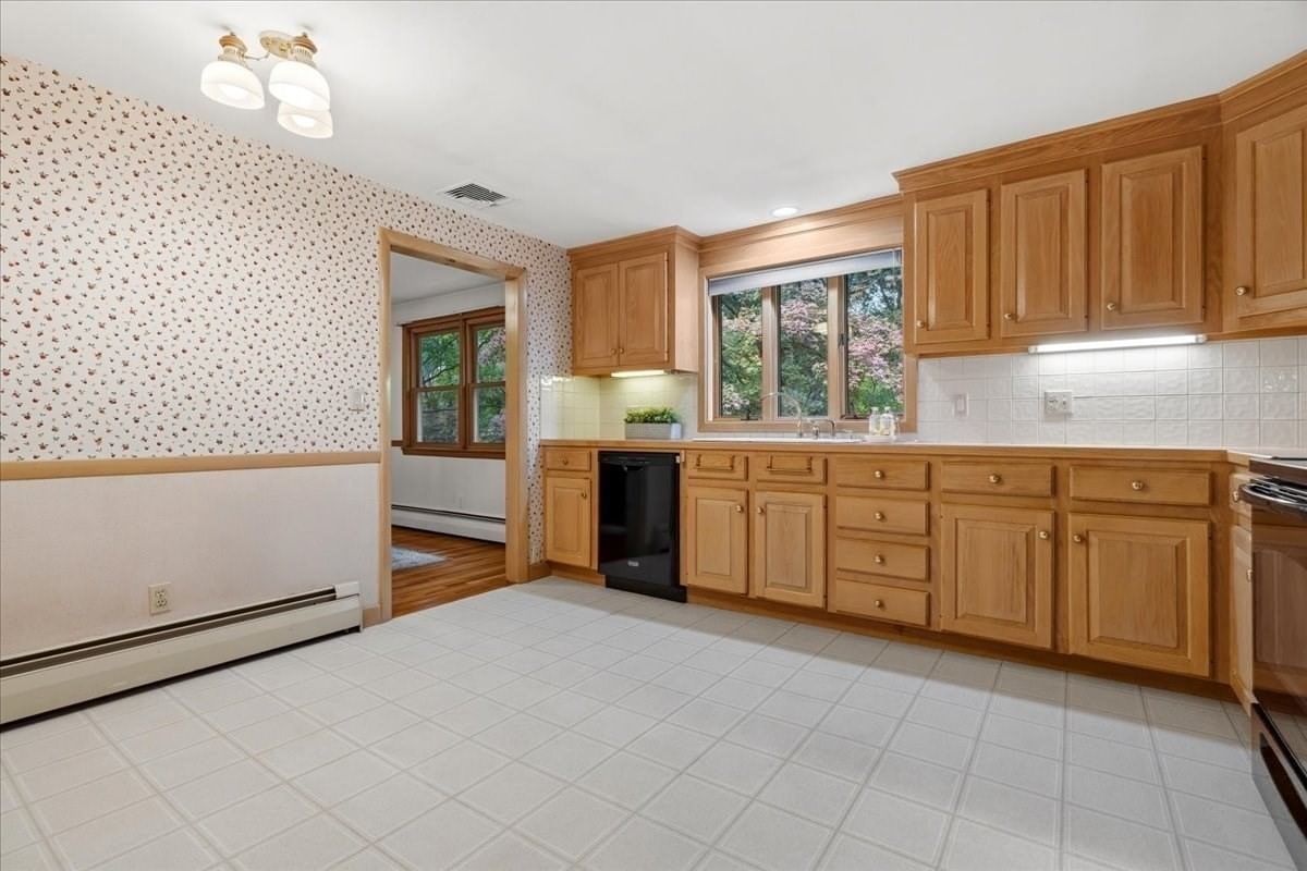 26 Arlington Road Burlington — Photo 9 of 23