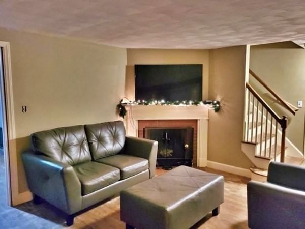 188 Bowles Park Springfield — Photo 2 of 11