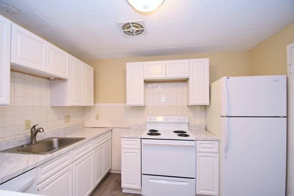 1105 Lexington St #7-3 Waltham — Photo 2 of 12