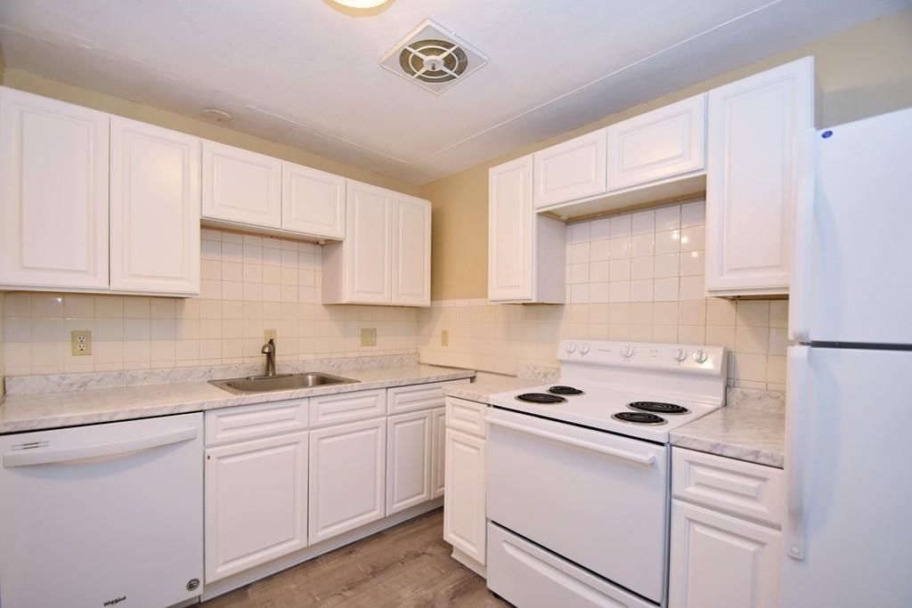 1105 Lexington St #7-3 Waltham — Photo 3 of 12