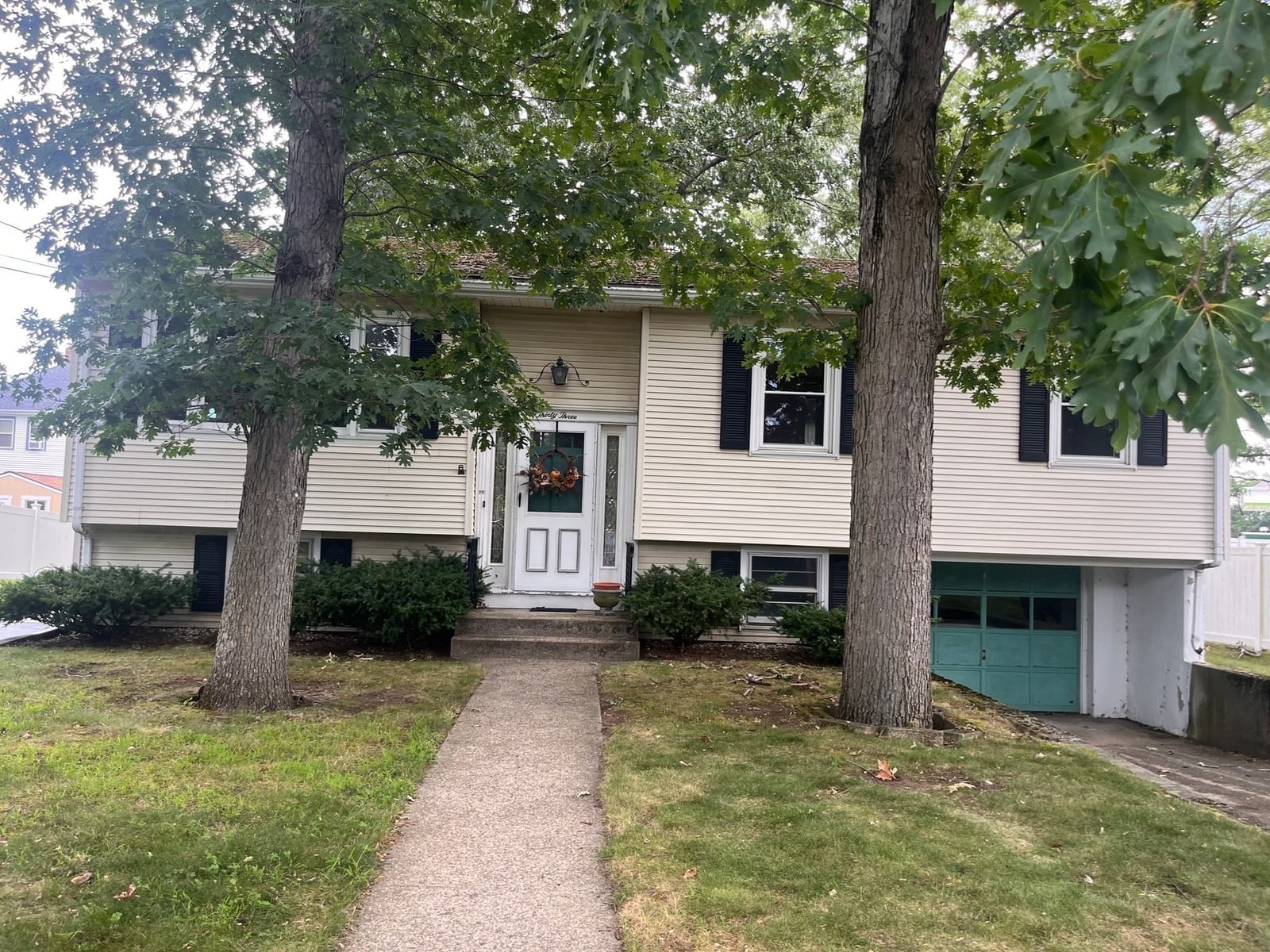 33 Rand Ave Attleboro — Photo 2 of 26