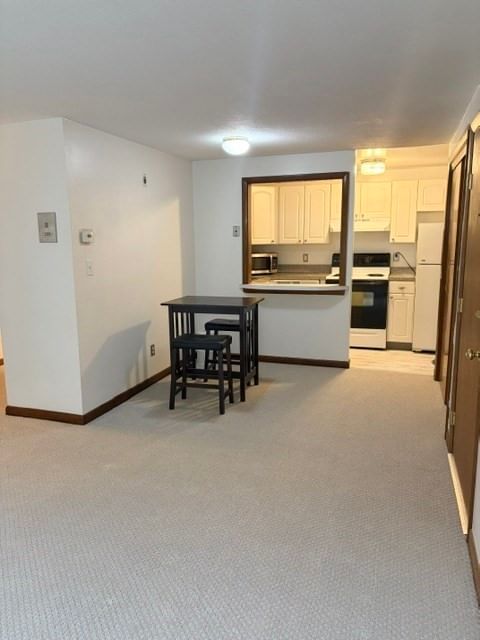 676 Farm Rd #1 Marlborough — Photo 3 of 13