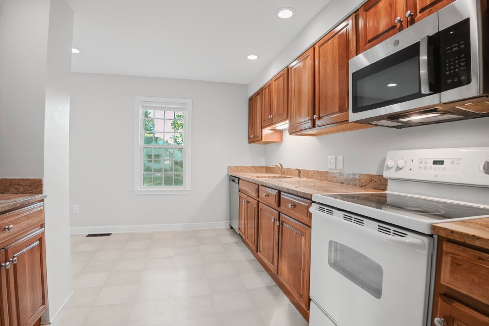 18 Muster Court #18 Lexington — Photo 11 of 28
