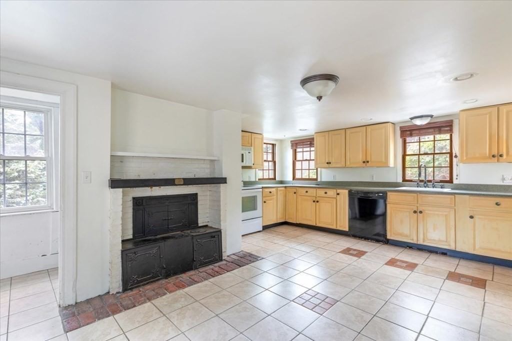 218 Sandwich St Plymouth — Photo 16 of 38