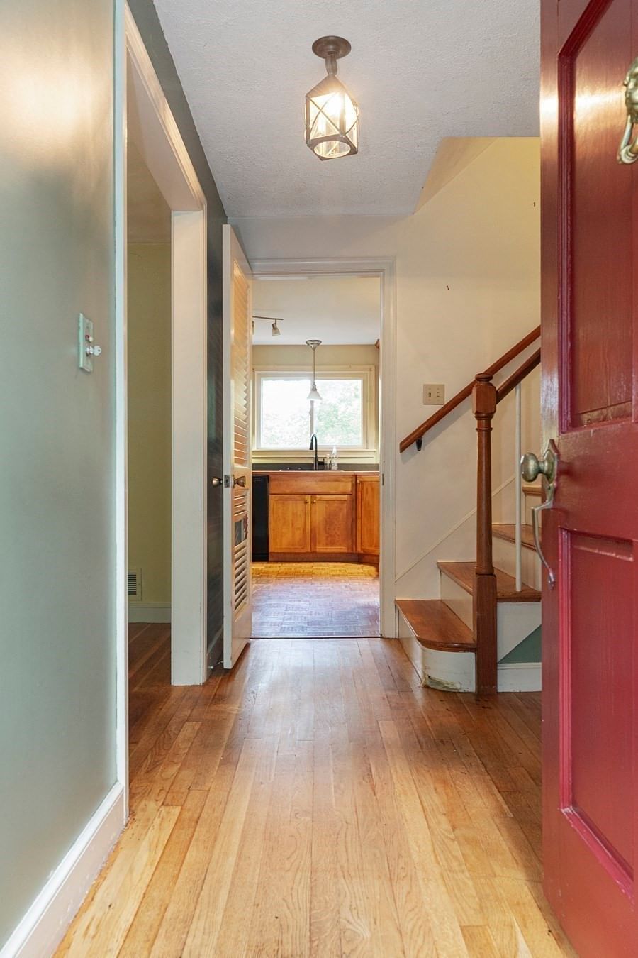 77 Warren Rd Ashland — Photo 4 of 42