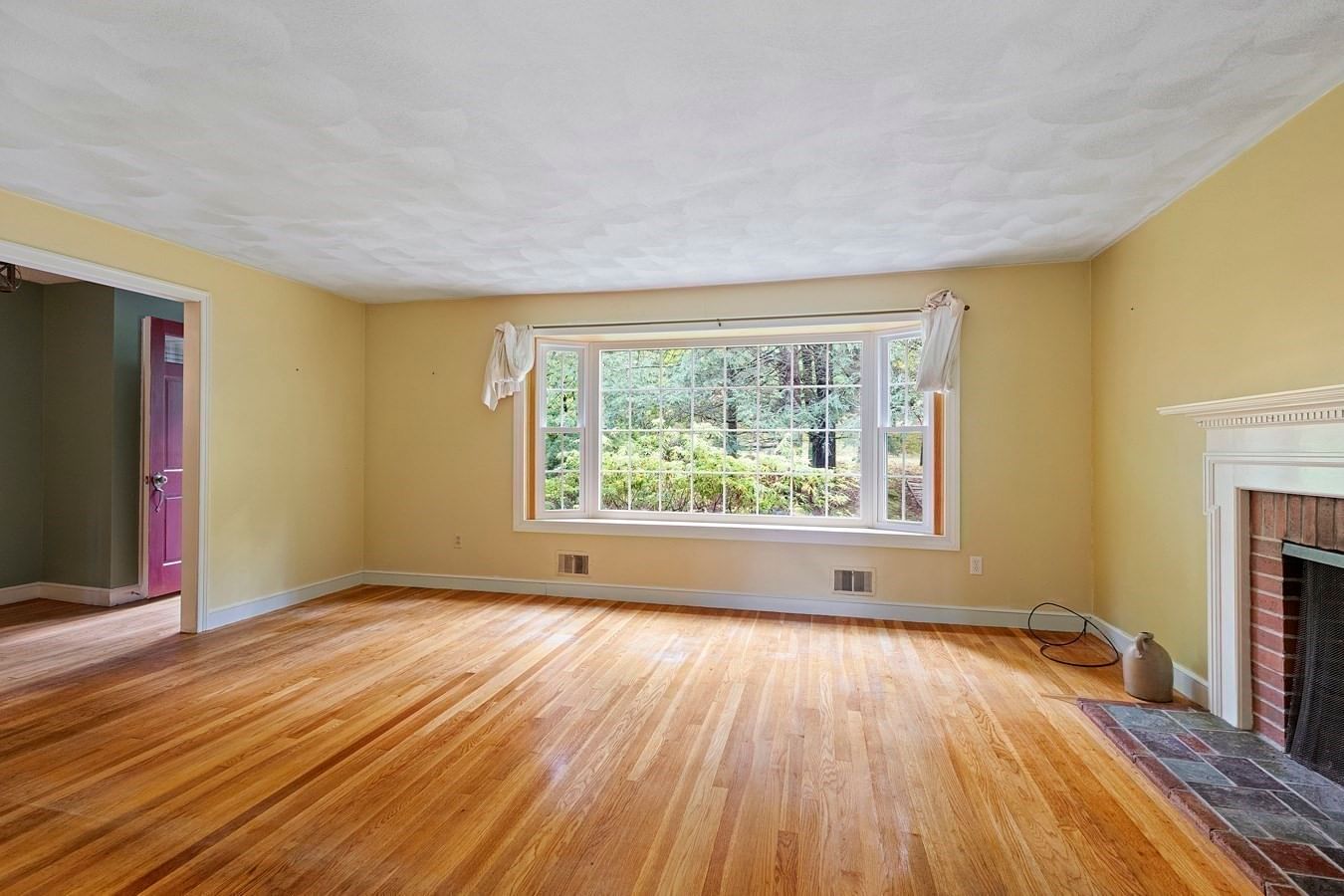 77 Warren Rd Ashland — Photo 5 of 42
