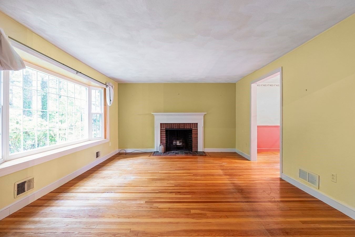 77 Warren Rd Ashland — Photo 7 of 42