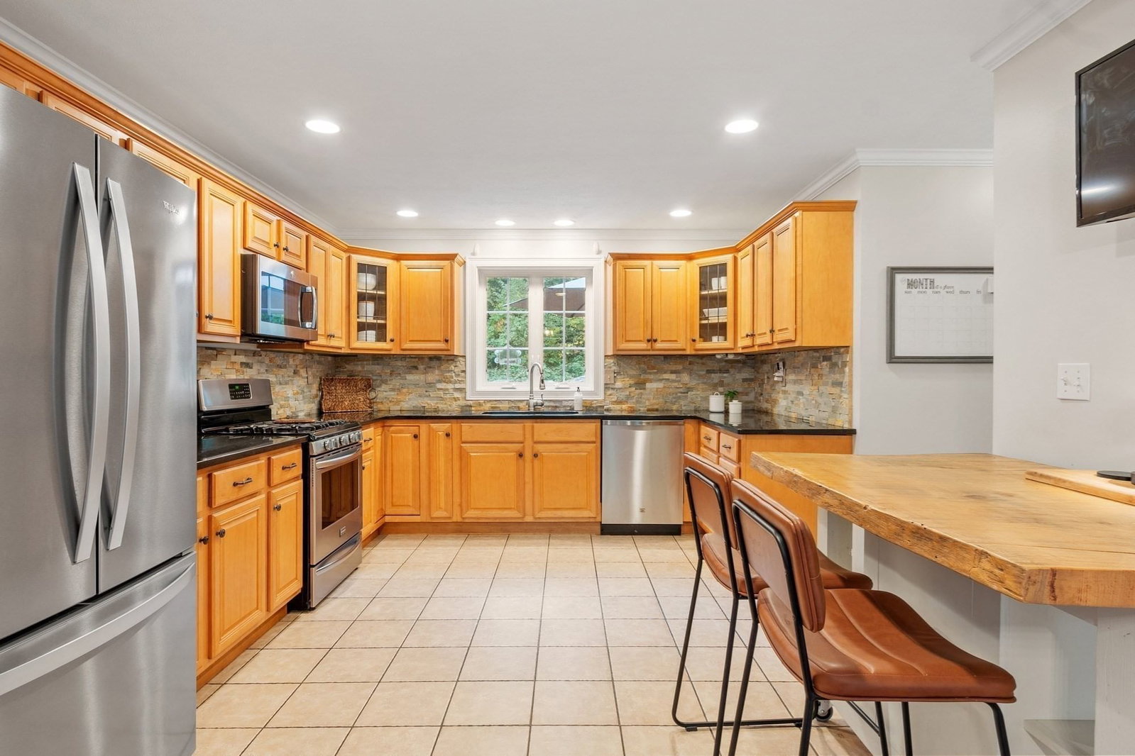 682 Ashburnham Hill Rd Fitchburg — Photo 9 of 39