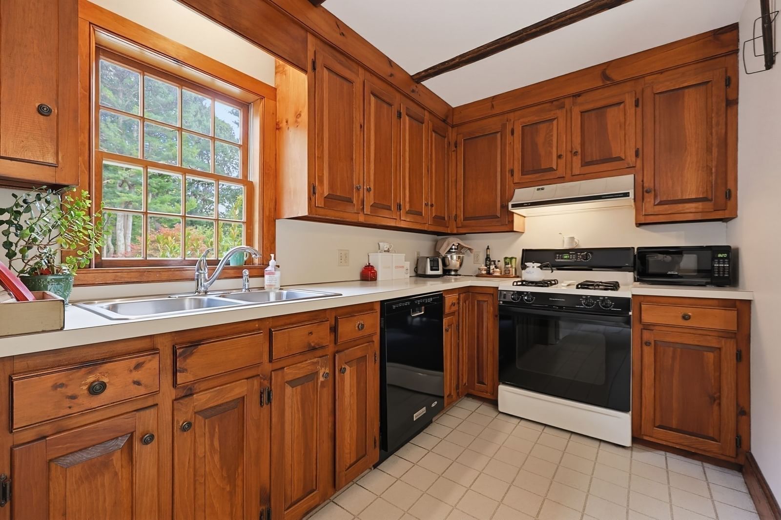 681 Washington St Pembroke — Photo 7 of 20