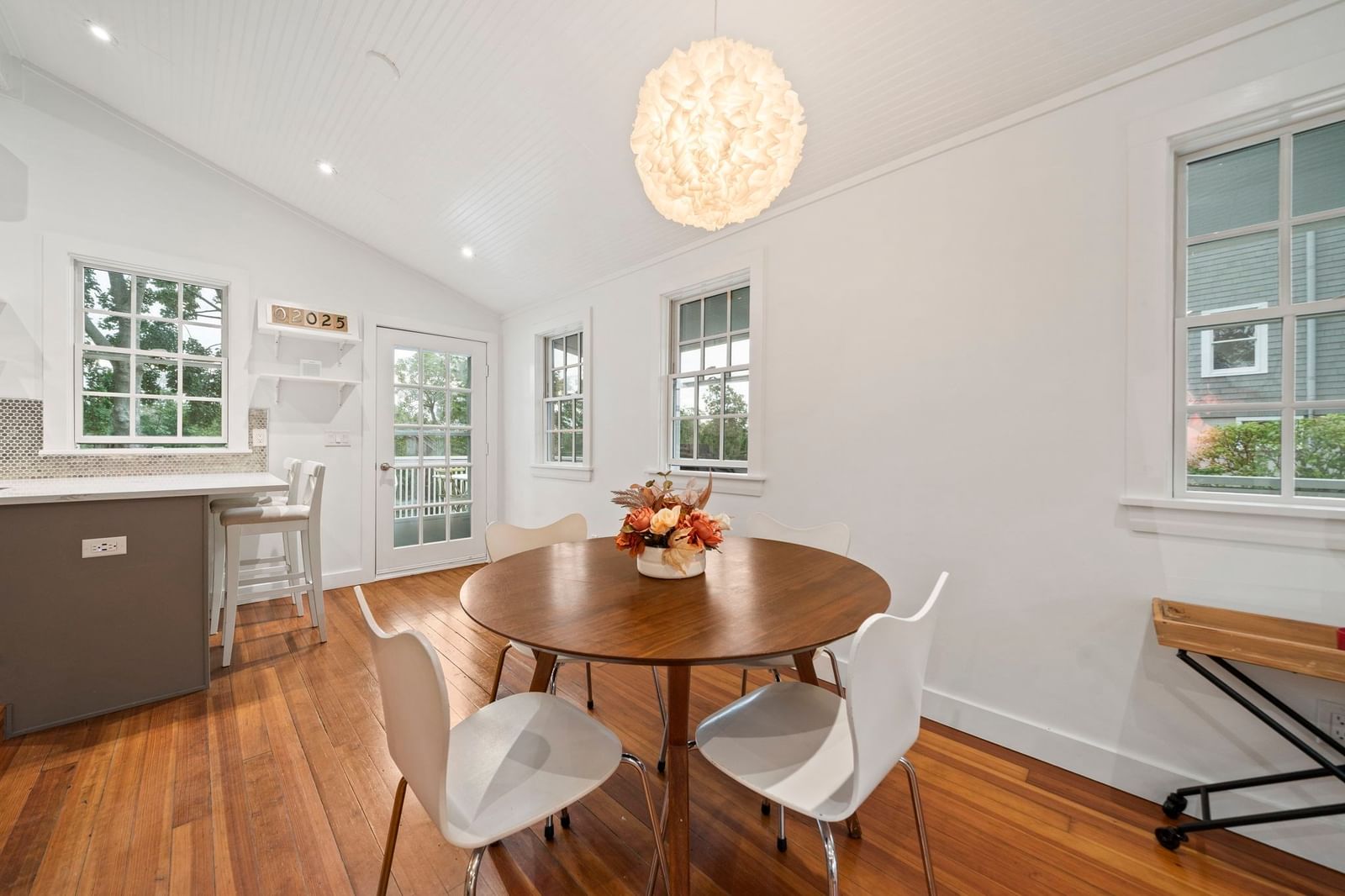 47 Elm Ct Cohasset — Photo 10 of 40