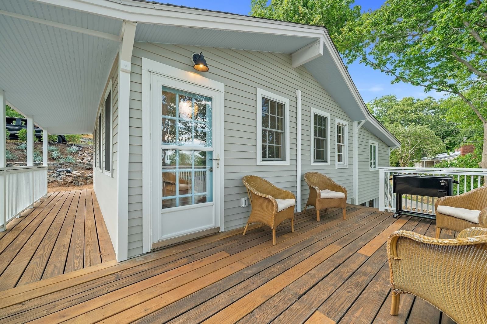 47 Elm Ct Cohasset — Photo 2 of 40