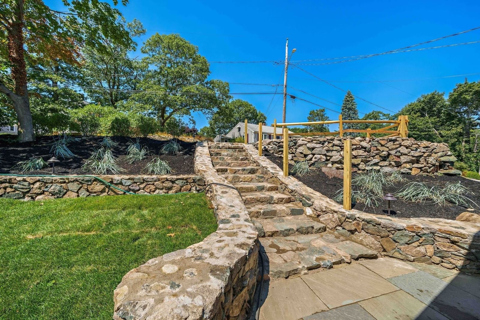 47 Elm Ct Cohasset — Photo 3 of 40